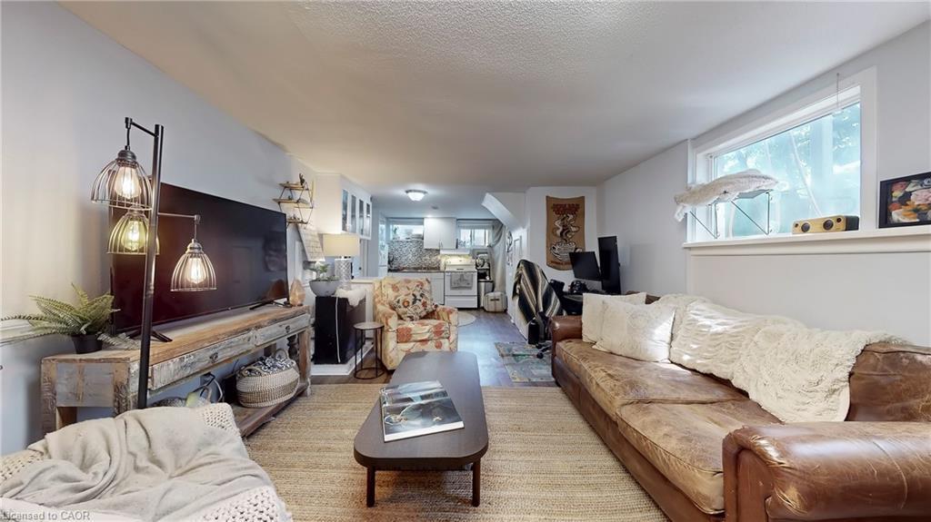 1306-08 Leighland Road, Burlington, ON - Indoor Photo Showing Living Room
