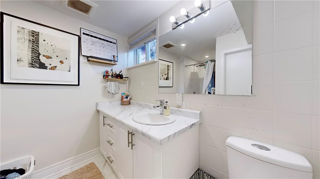 1306-08 Leighland Road, Burlington, ON - Indoor Photo Showing Bathroom