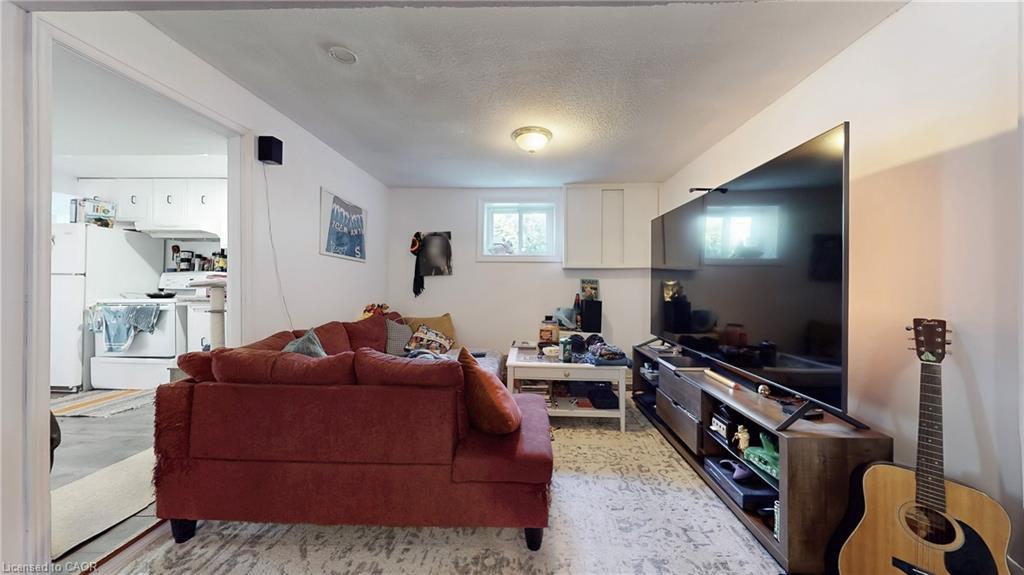 1306-08 Leighland Road, Burlington, ON - Indoor Photo Showing Living Room