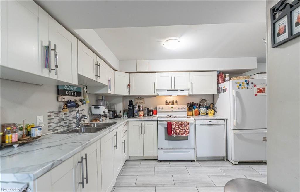 2-185 Bellingham Drive, Hamilton, ON - Indoor Photo Showing Kitchen With Double Sink