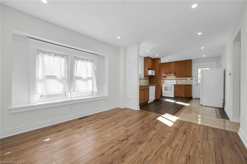 2-229 Geneva Street, St. Catharines, ON - Indoor Photo Showing Kitchen