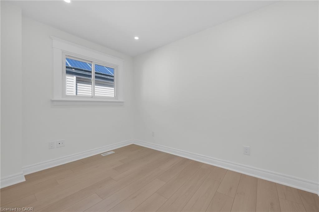 2-229 Geneva Street, St. Catharines, ON - Indoor Photo Showing Other Room