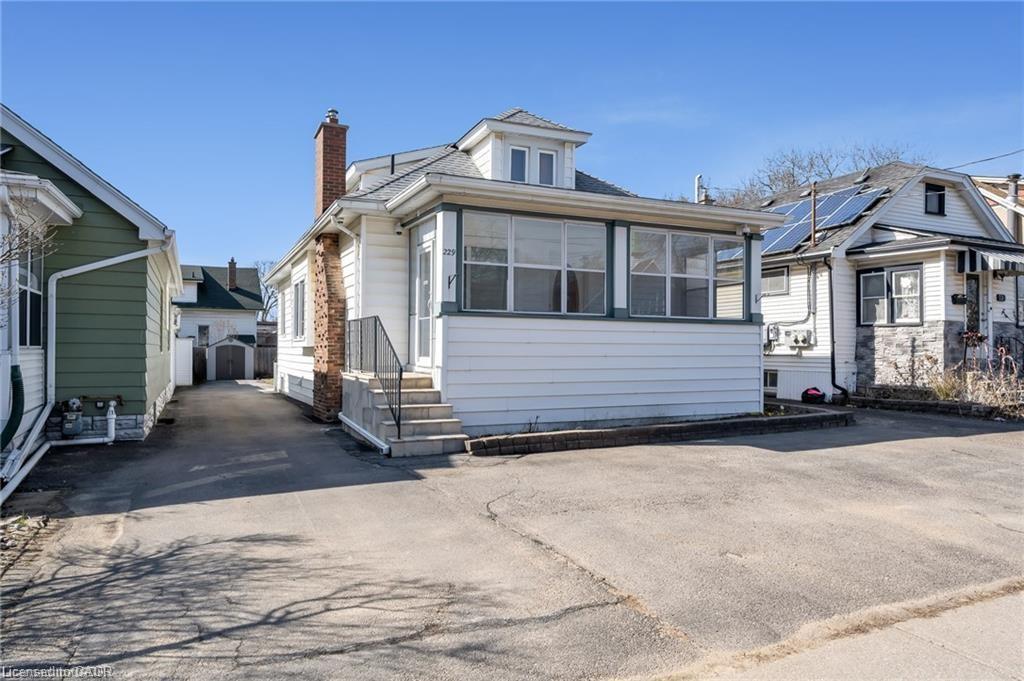 2-229 Geneva Street, St. Catharines, ON - Outdoor