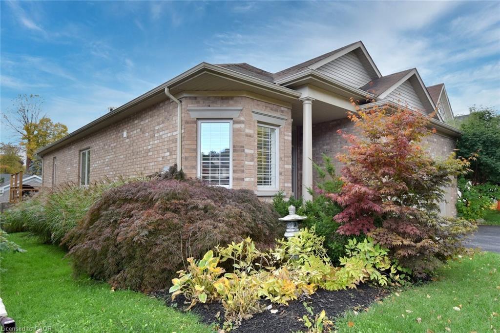 35 Riding Park Place, Dundas, ON - Outdoor