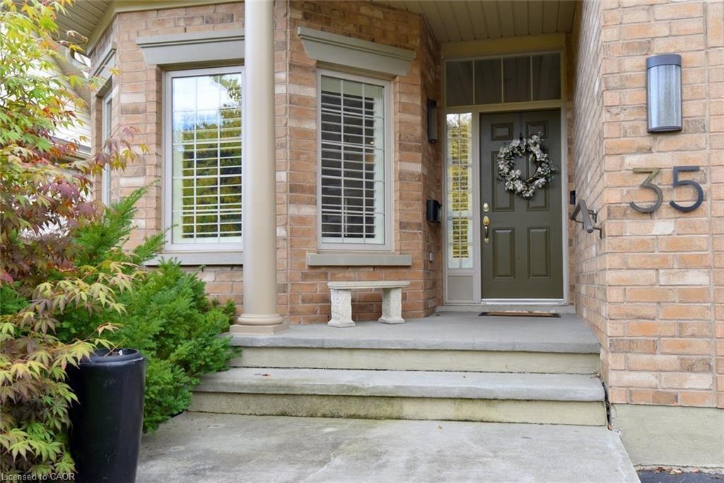 35 Riding Park Place, Dundas, ON - Outdoor With Facade