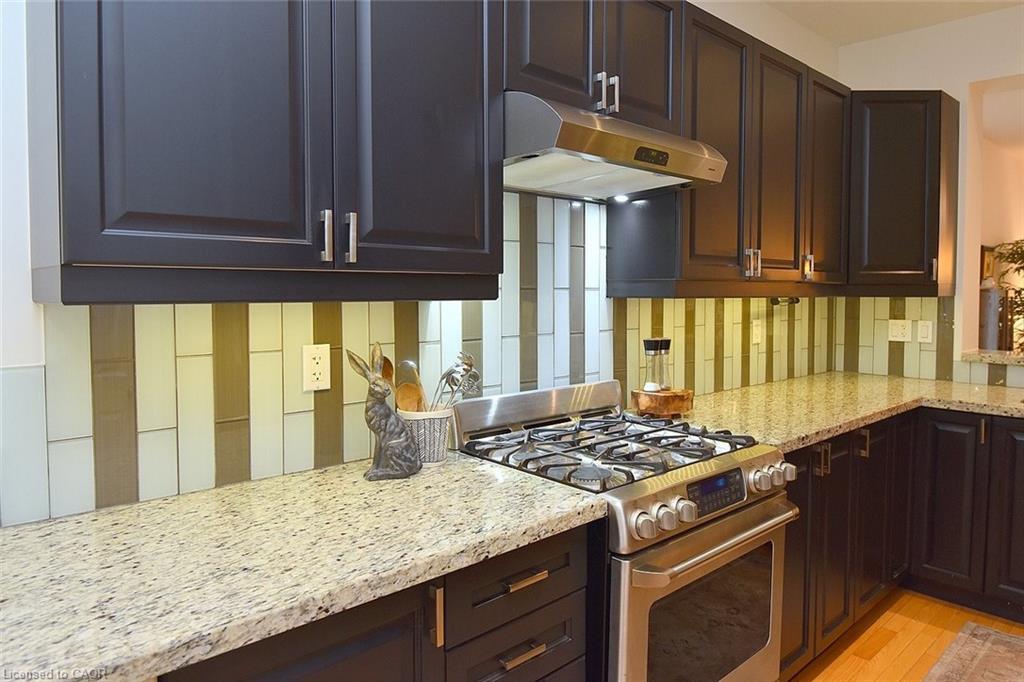 35 Riding Park Place, Dundas, ON - Indoor Photo Showing Kitchen