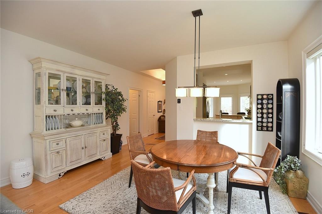 35 Riding Park Place, Dundas, ON - Indoor Photo Showing Dining Room