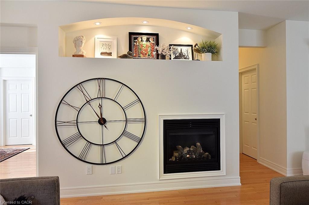 35 Riding Park Place, Dundas, ON - Indoor With Fireplace