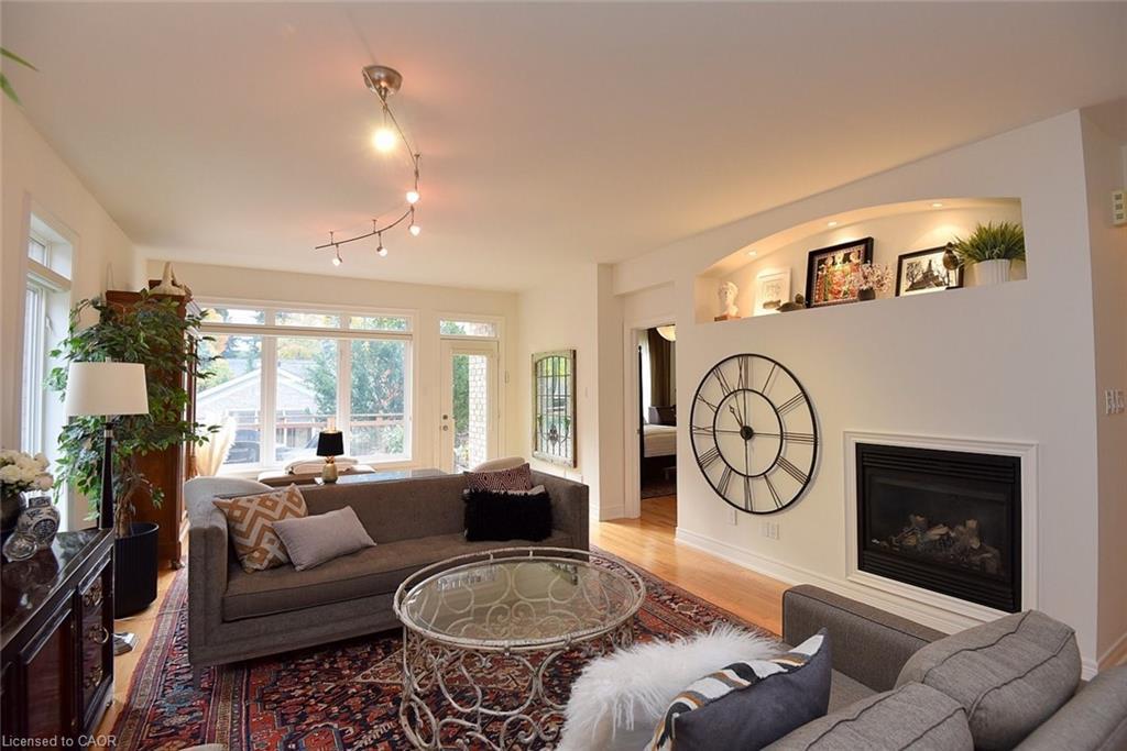 35 Riding Park Place, Dundas, ON - Indoor Photo Showing Living Room With Fireplace