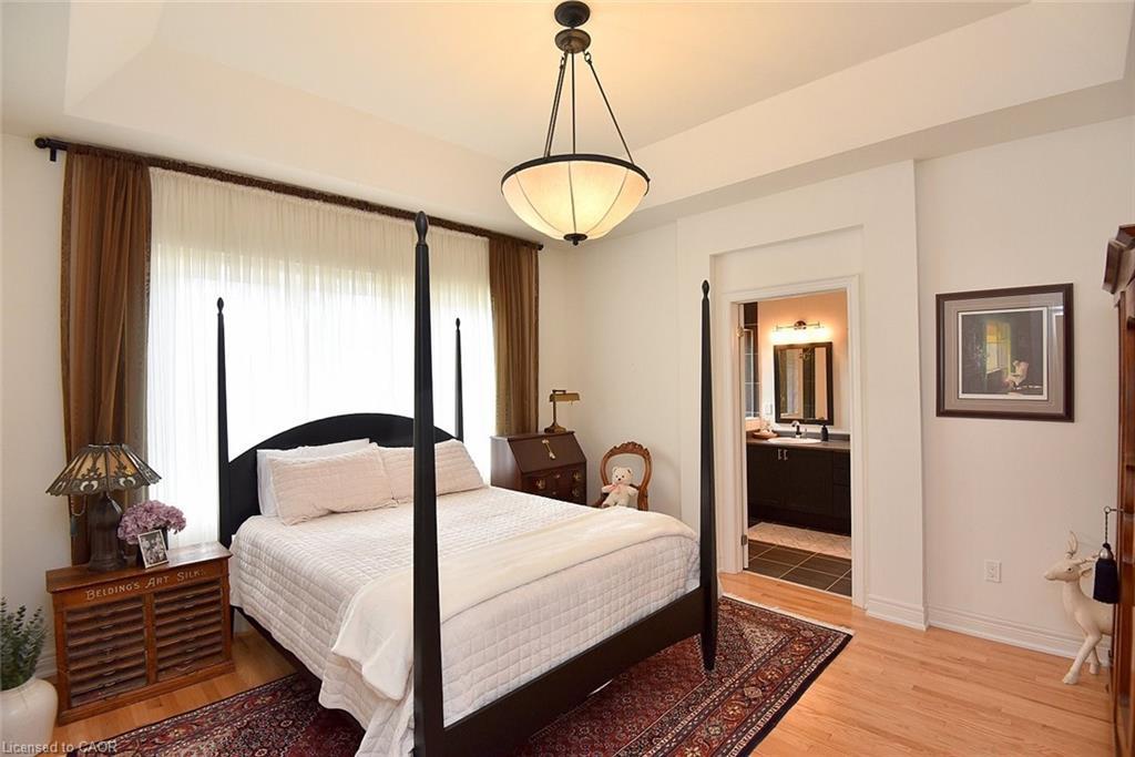 35 Riding Park Place, Dundas, ON - Indoor Photo Showing Bedroom