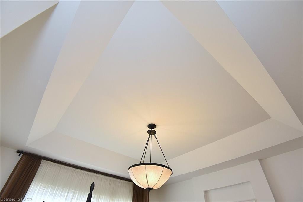 35 Riding Park Place, Dundas, ON - Indoor Photo Showing Other Room