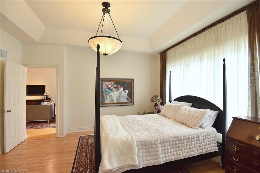 35 Riding Park Place, Dundas, ON - Indoor Photo Showing Bedroom