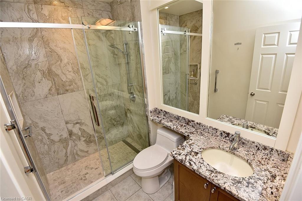 35 Riding Park Place, Dundas, ON - Indoor Photo Showing Bathroom