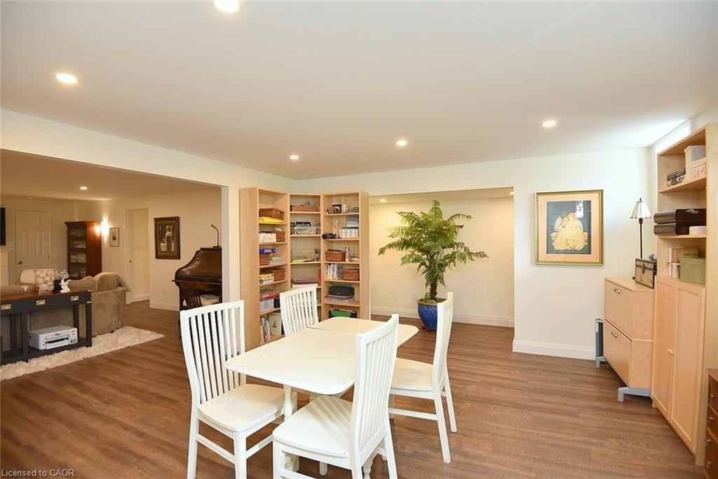 35 Riding Park Place, Dundas, ON - Indoor Photo Showing Dining Room