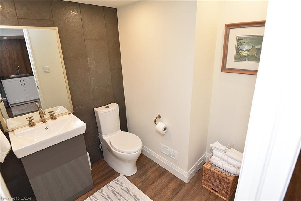 35 Riding Park Place, Dundas, ON - Indoor Photo Showing Bathroom