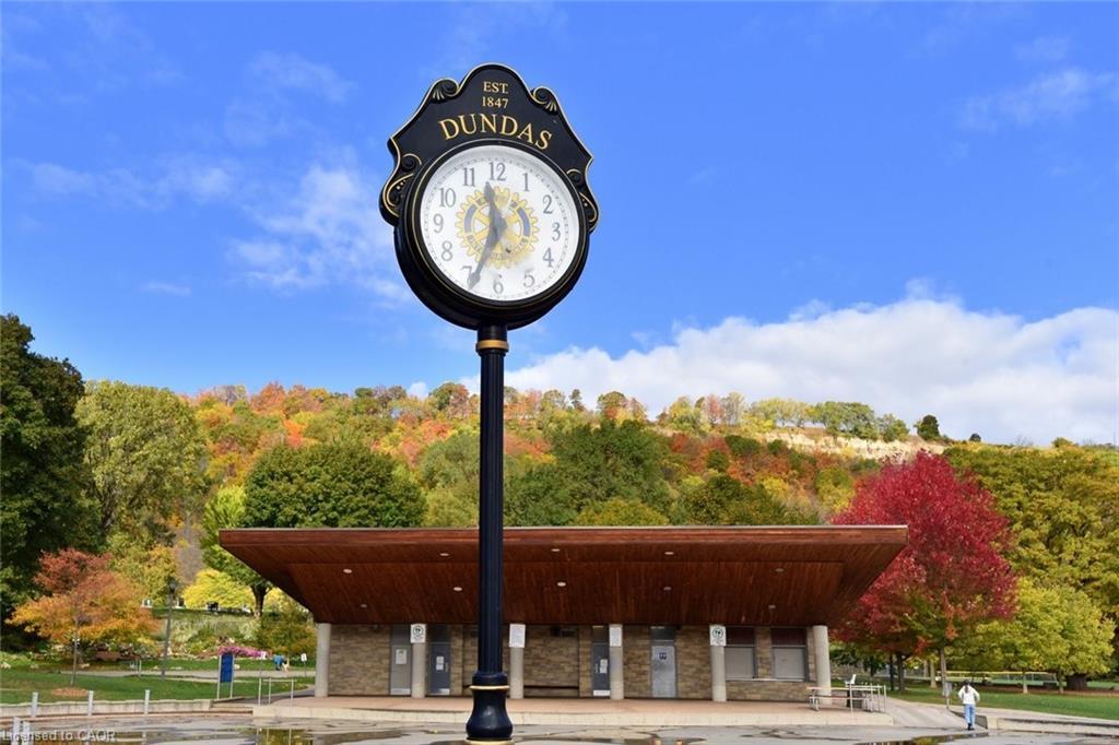 35 Riding Park Place, Dundas, ON - Outdoor