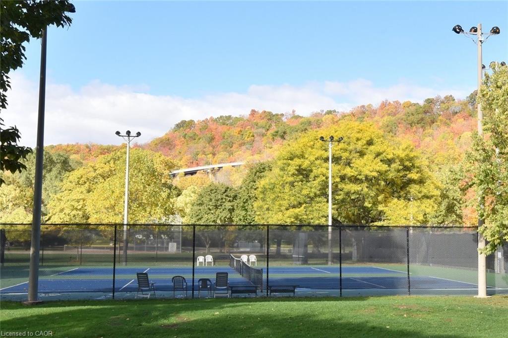 35 Riding Park Place, Dundas, ON - Outdoor