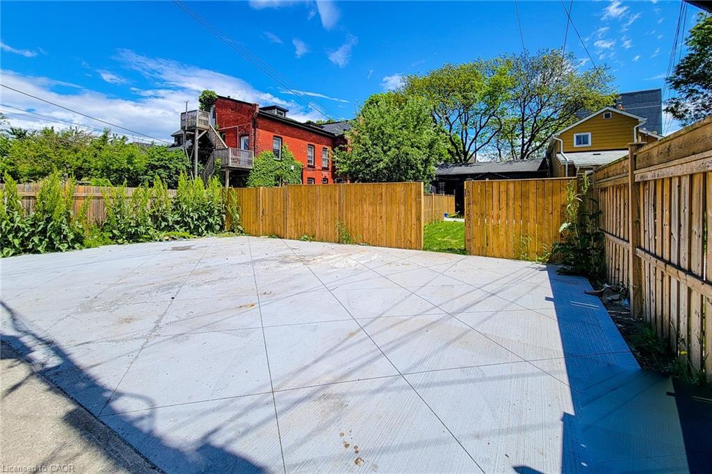 51 West Avenue N, Hamilton, ON - Outdoor