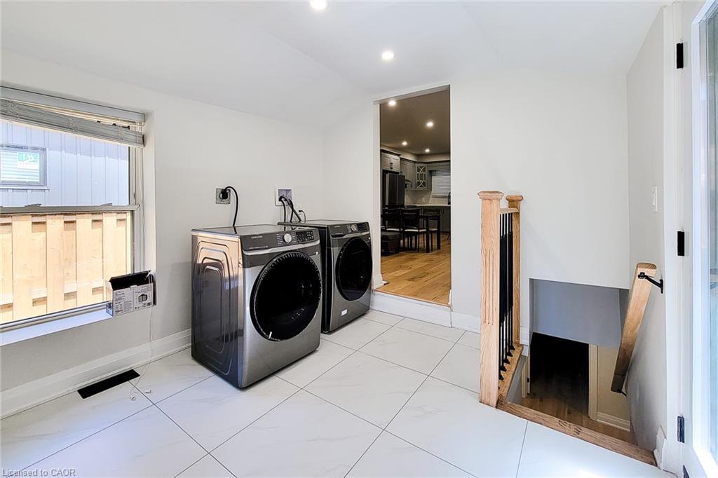 51 West Avenue N, Hamilton, ON - Indoor Photo Showing Laundry Room