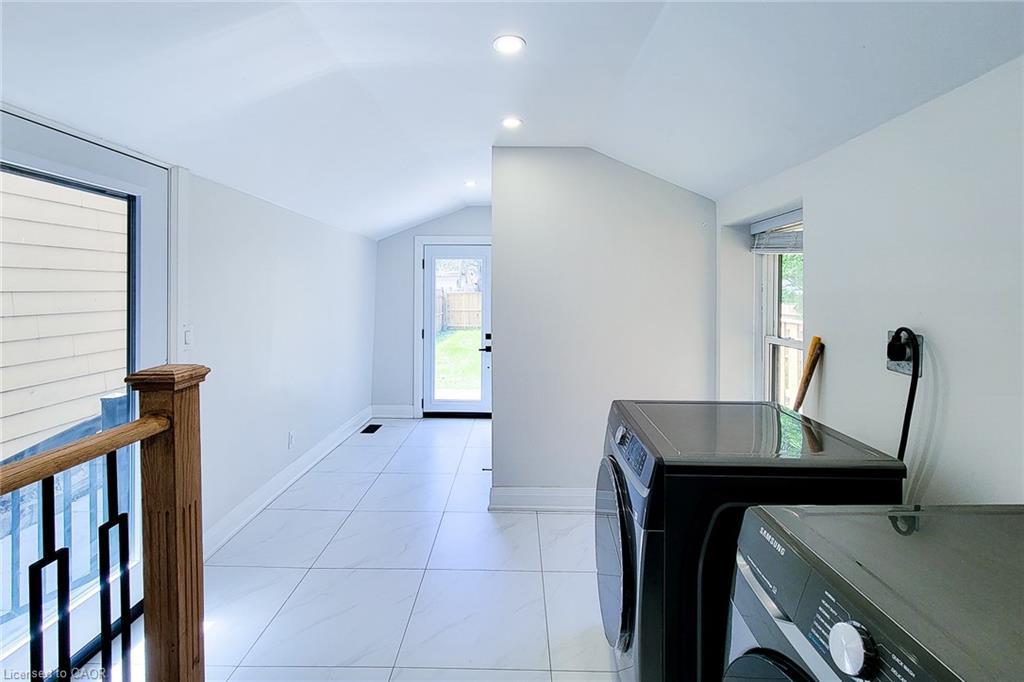 51 West Avenue N, Hamilton, ON - Indoor Photo Showing Laundry Room