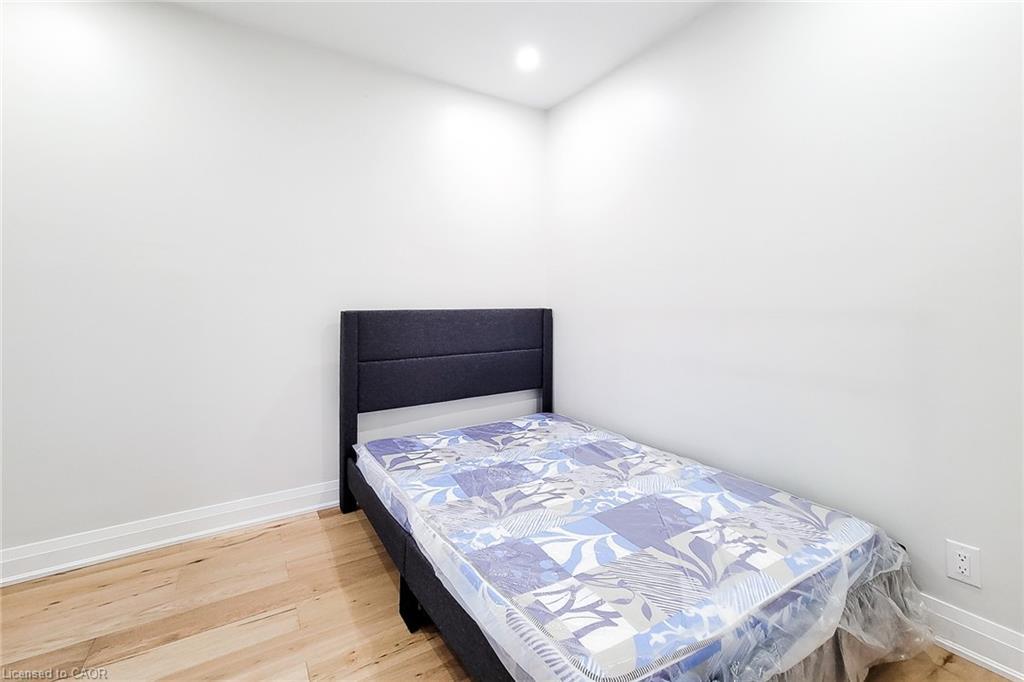 51 West Avenue N, Hamilton, ON - Indoor Photo Showing Bedroom
