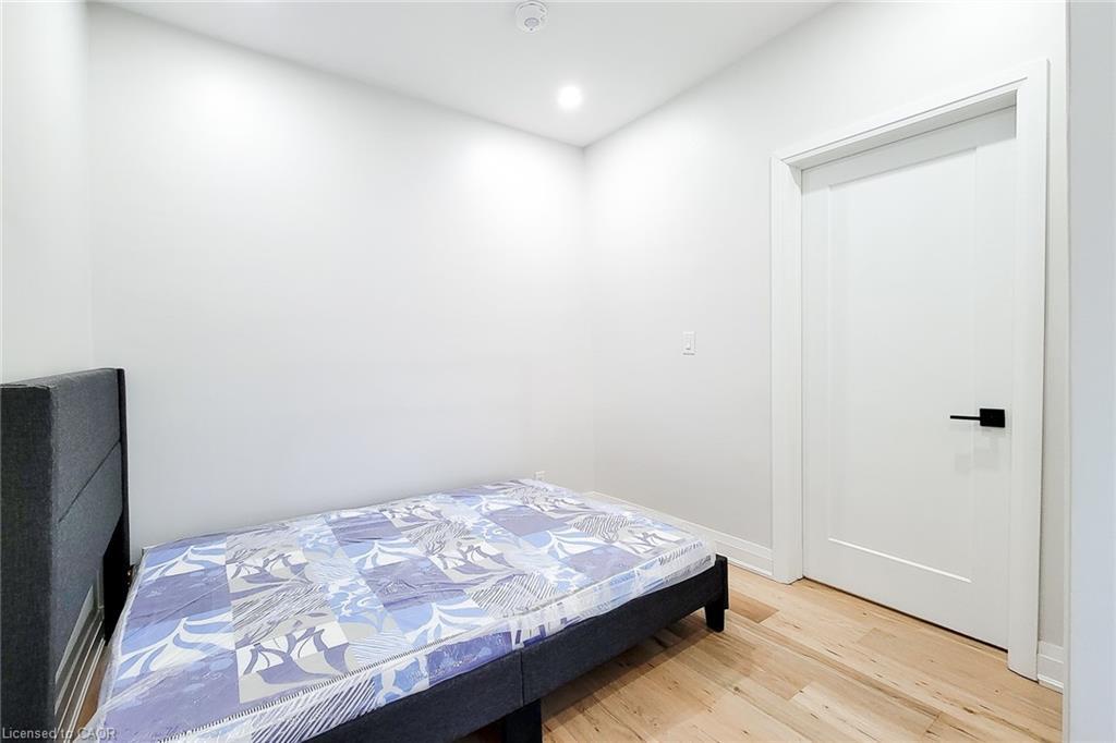51 West Avenue N, Hamilton, ON - Indoor Photo Showing Bedroom
