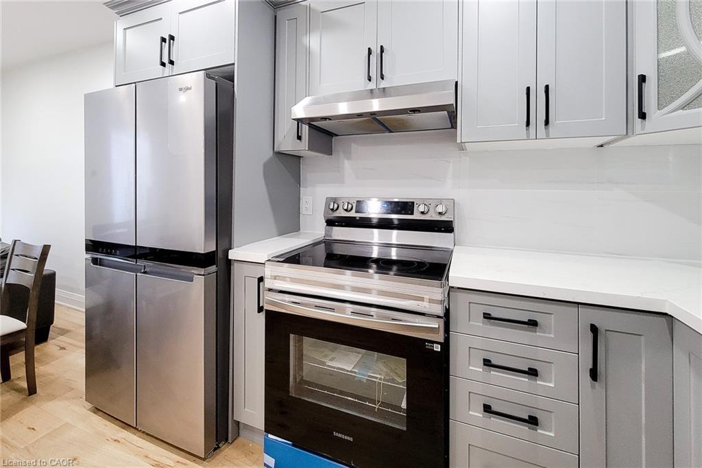 51 West Avenue N, Hamilton, ON - Indoor Photo Showing Kitchen