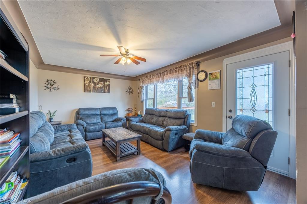 260 5Th Concession Rd Enr, Langton, ON - Indoor Photo Showing Living Room