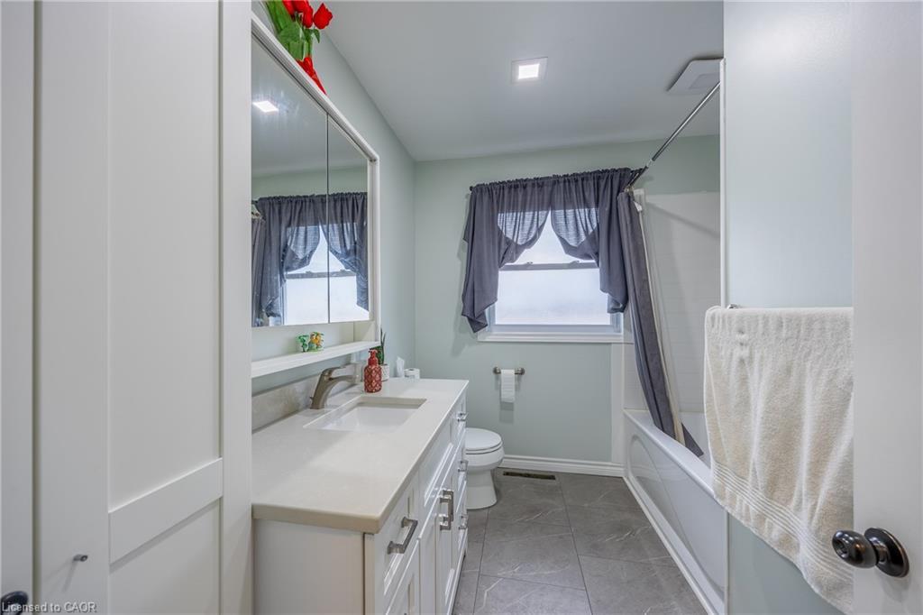 260 5Th Concession Rd Enr, Langton, ON - Indoor Photo Showing Bathroom
