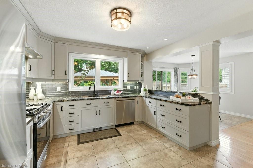120 Spencer Drive, Elora, ON - Indoor Photo Showing Kitchen With Upgraded Kitchen