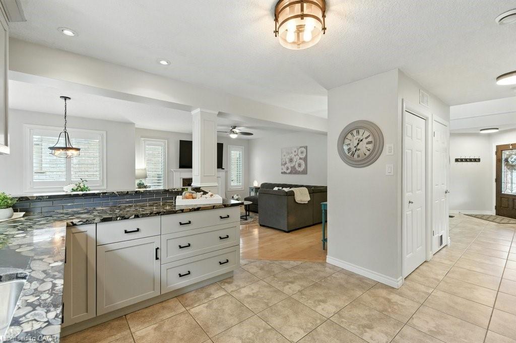 120 Spencer Drive, Elora, ON - Indoor