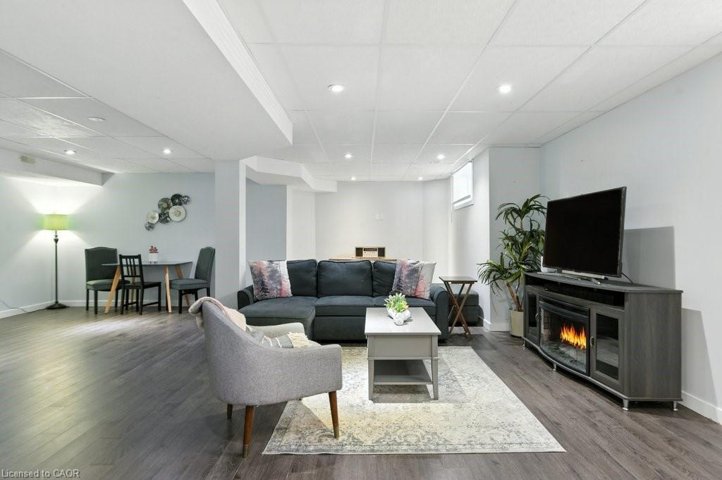 120 Spencer Drive, Elora, ON - Indoor Photo Showing Living Room