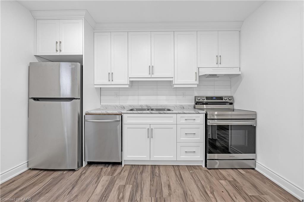 143 Ferrie Street E, Hamilton, ON - Indoor Photo Showing Kitchen