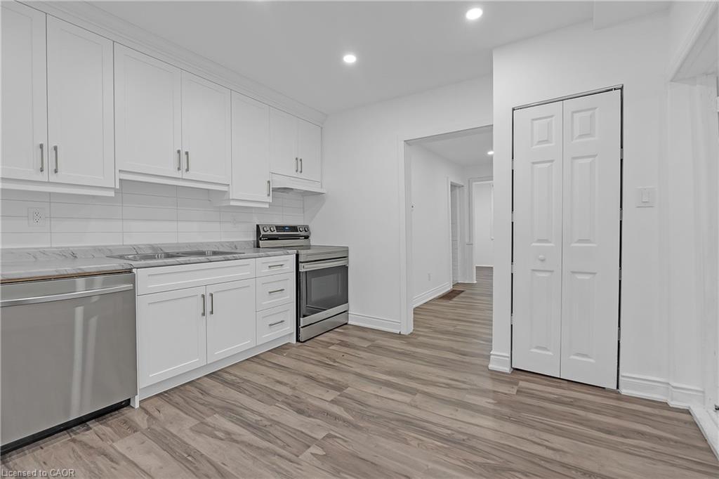 143 Ferrie Street E, Hamilton, ON - Indoor Photo Showing Kitchen