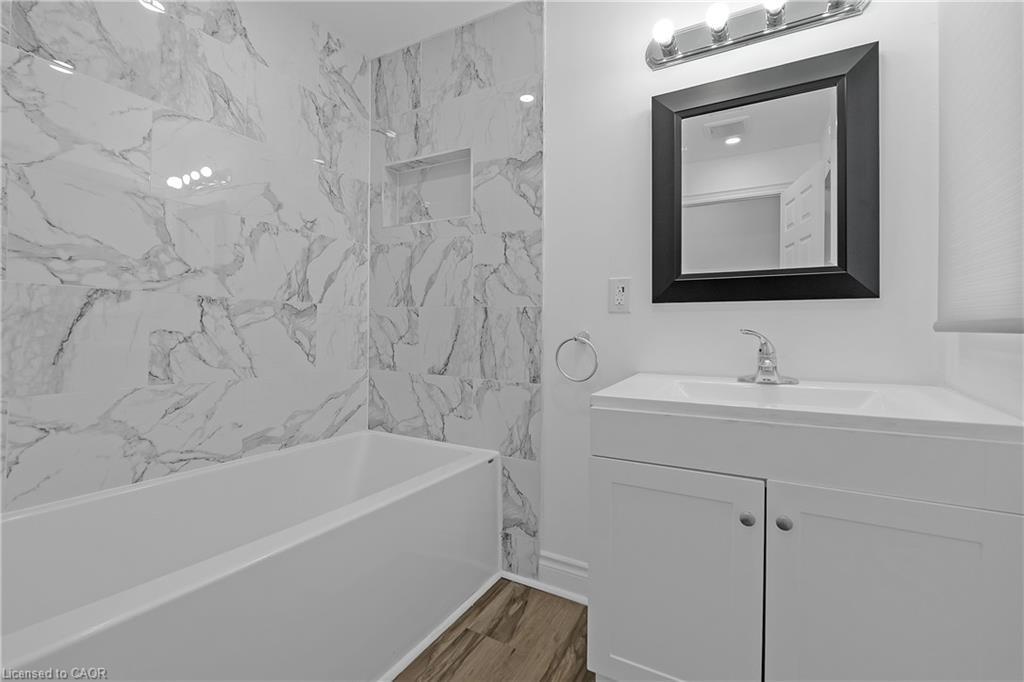 143 Ferrie Street E, Hamilton, ON - Indoor Photo Showing Bathroom