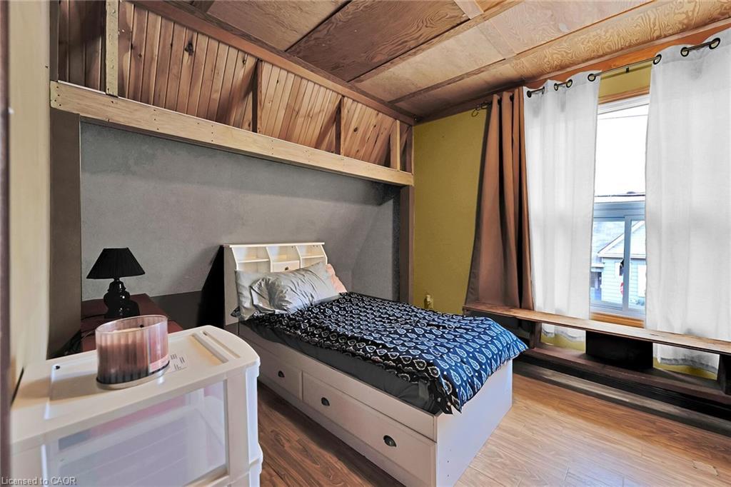 55 Harvey Street, Hamilton, ON - Indoor Photo Showing Bedroom