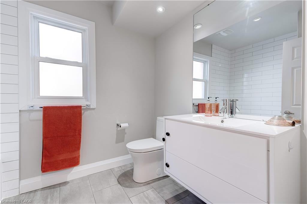 97 Knyvet Avenue, Hamilton, ON - Indoor Photo Showing Bathroom