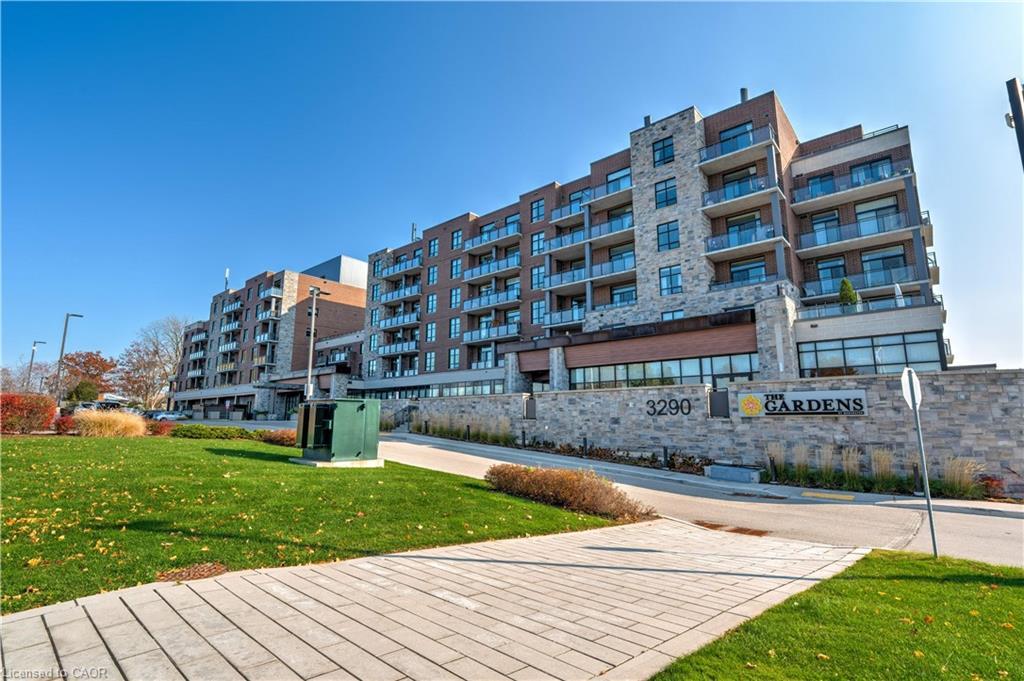 106-3290 New Street, Burlington, ON - Outdoor With Balcony With Facade