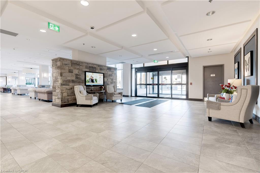 106-3290 New Street, Burlington, ON - Indoor Photo Showing Other Room