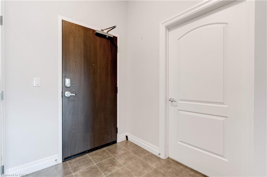 106-3290 New Street, Burlington, ON - Indoor Photo Showing Other Room