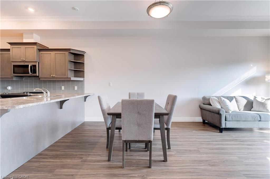 106-3290 New Street, Burlington, ON - Indoor