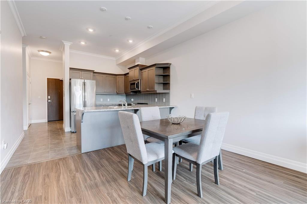 106-3290 New Street, Burlington, ON - Indoor Photo Showing Dining Room