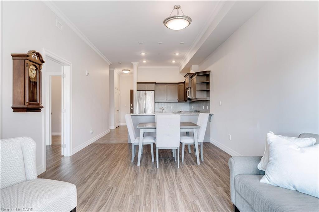 106-3290 New Street, Burlington, ON - Indoor