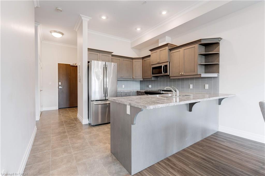 106-3290 New Street, Burlington, ON - Indoor Photo Showing Kitchen With Stainless Steel Kitchen