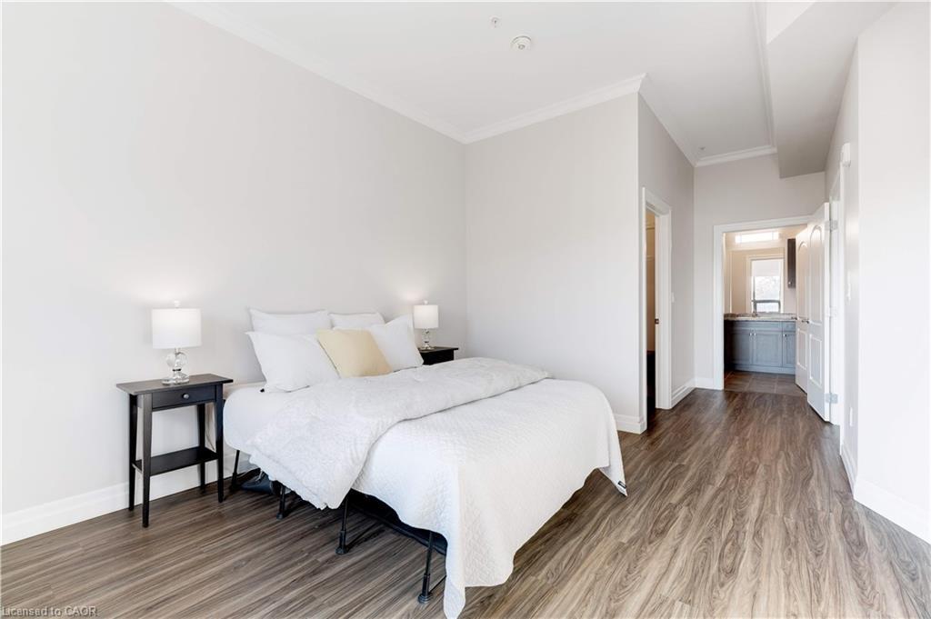106-3290 New Street, Burlington, ON - Indoor Photo Showing Bedroom