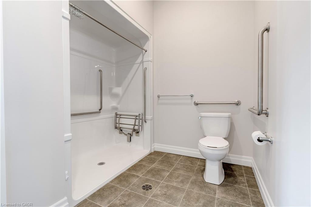 106-3290 New Street, Burlington, ON - Indoor Photo Showing Bathroom