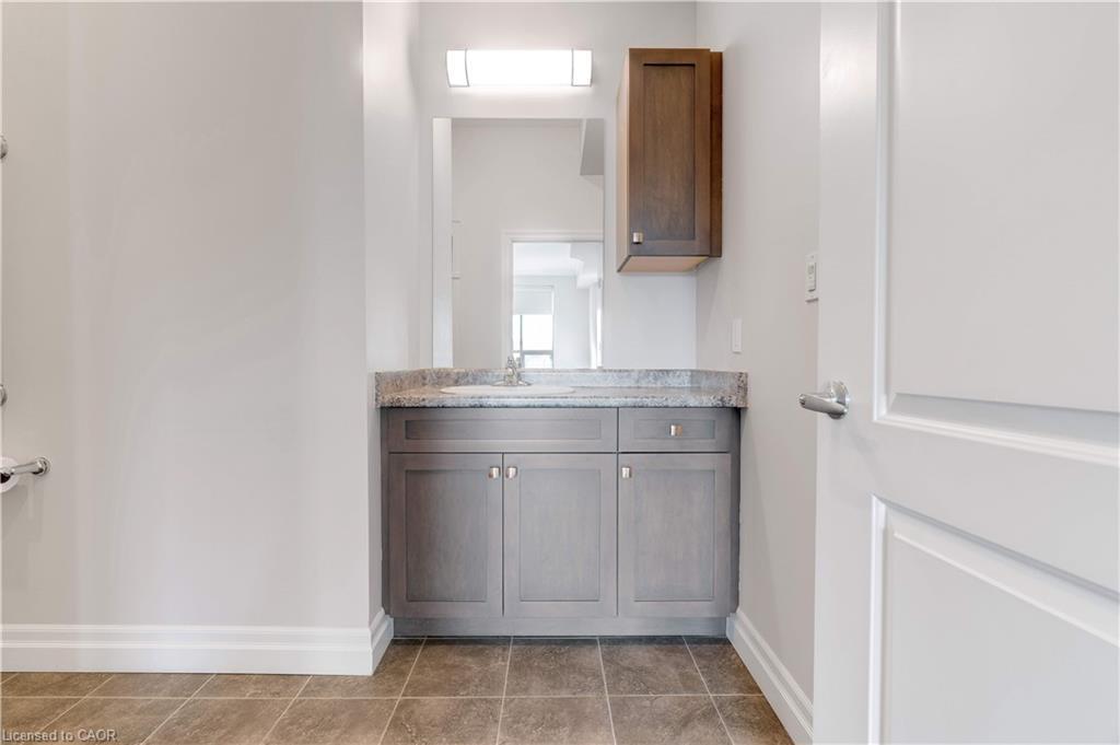 106-3290 New Street, Burlington, ON - Indoor