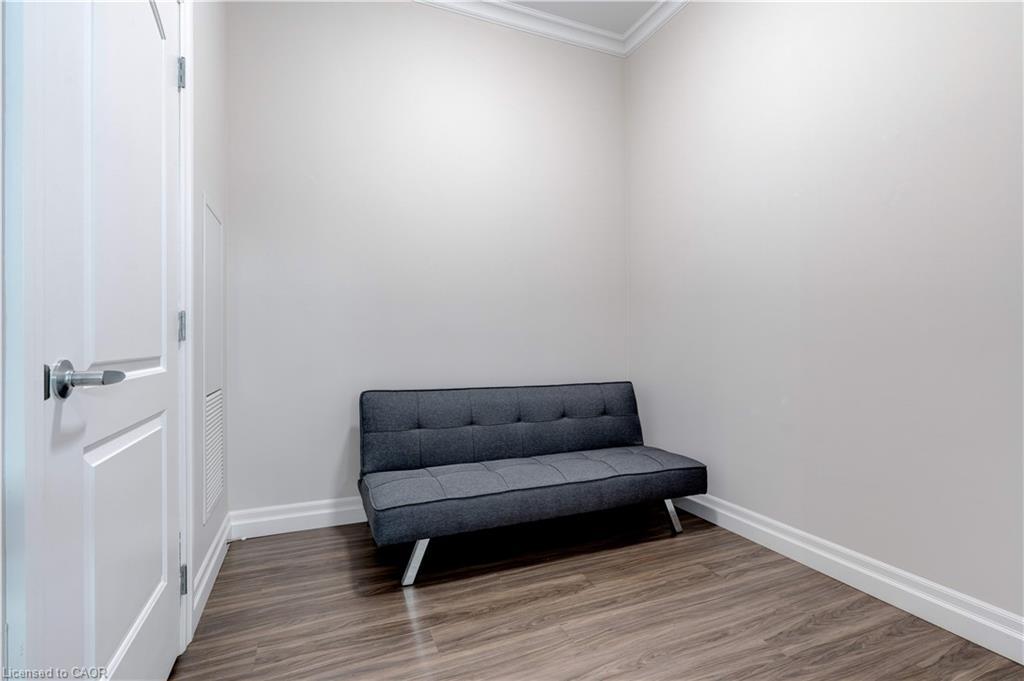 106-3290 New Street, Burlington, ON - Indoor Photo Showing Other Room