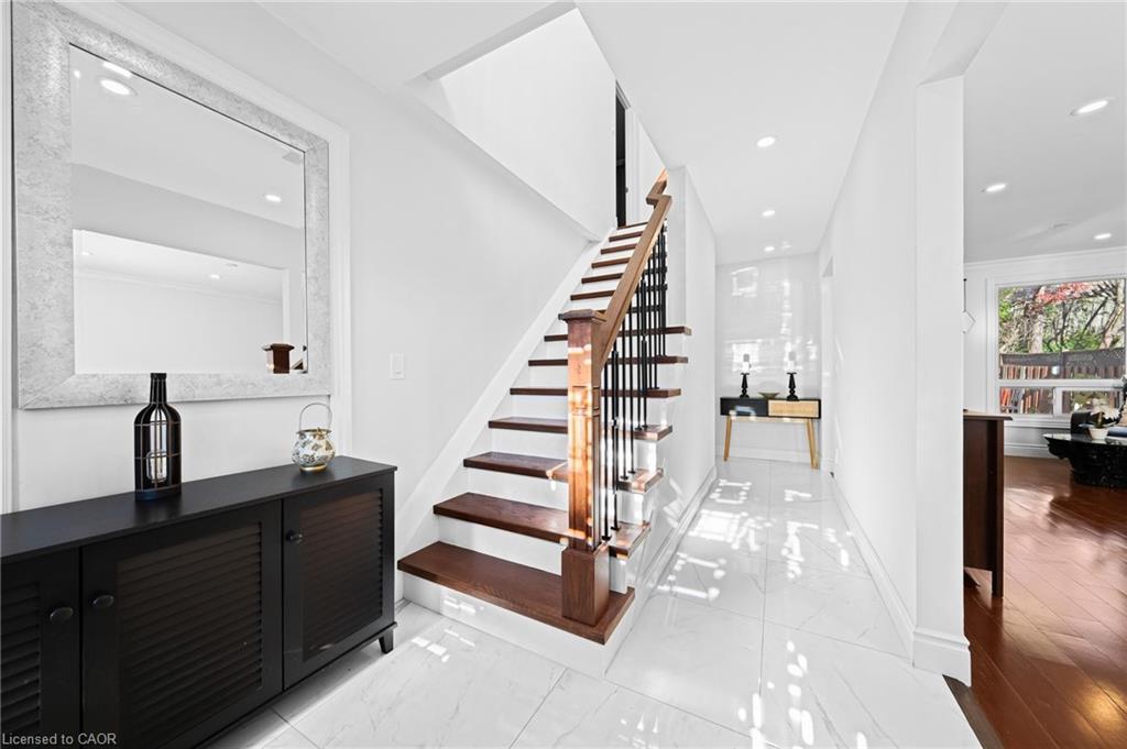 46 Novoco Drive, Hamilton, ON - Indoor Photo Showing Other Room