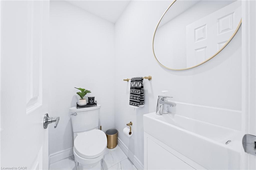 46 Novoco Drive, Hamilton, ON - Indoor Photo Showing Bathroom